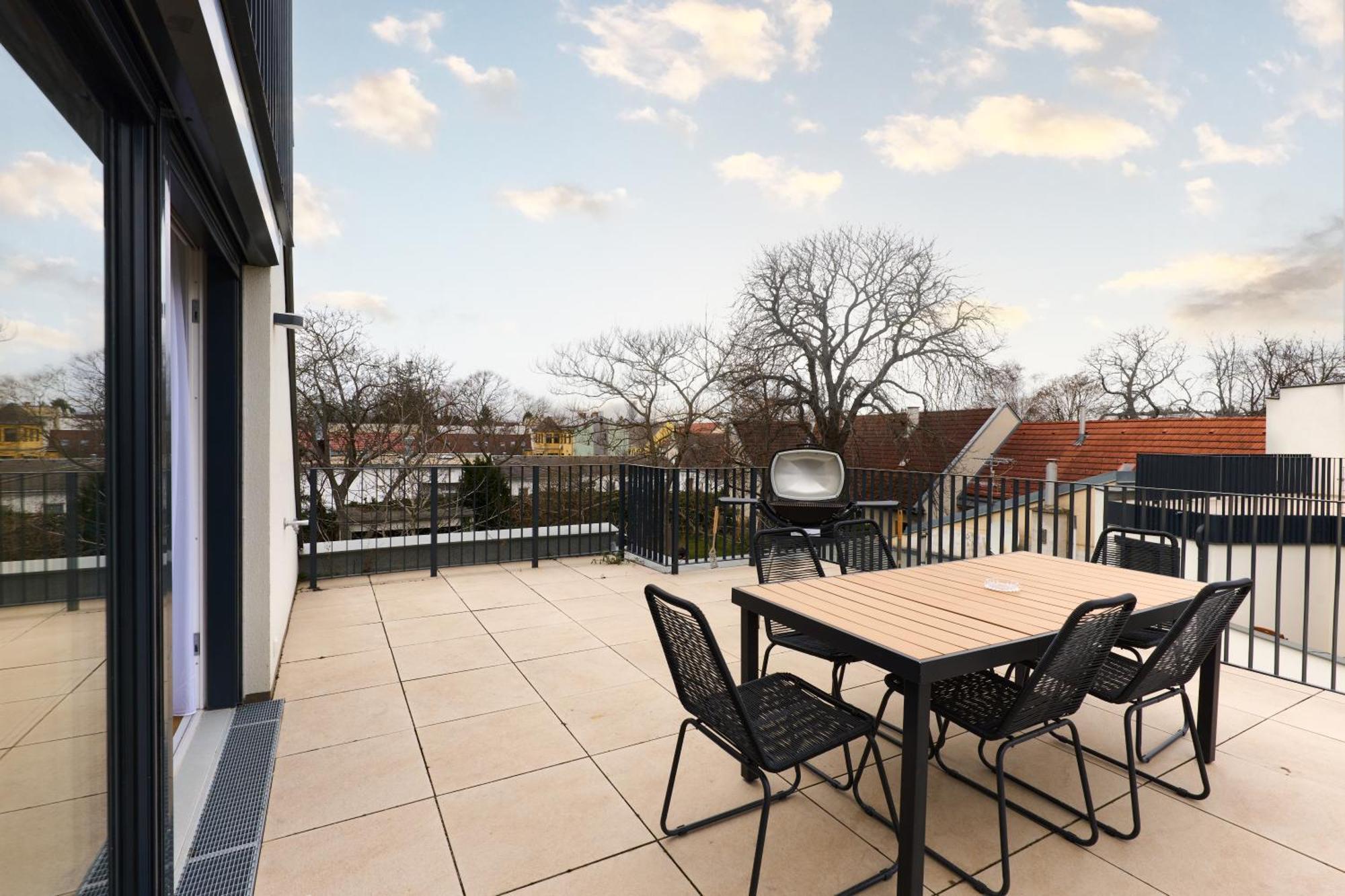 Symphony - Garden, Terrace And Grill Viena